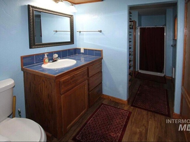 Building Photo - Victorian Charmer – 3 Bed, 1.75 Bath – Uti...