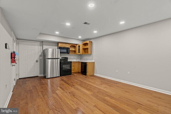 Primary Photo - 1430 N Carlisle St