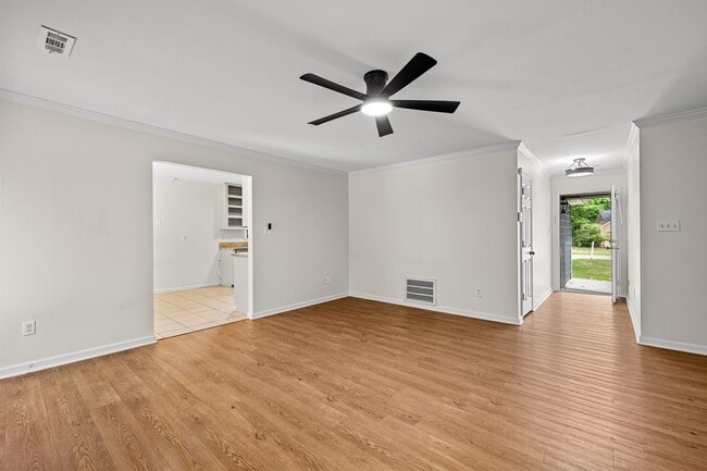 Building Photo - 3BR Ranch in Starr’s Mill District with great backyard!