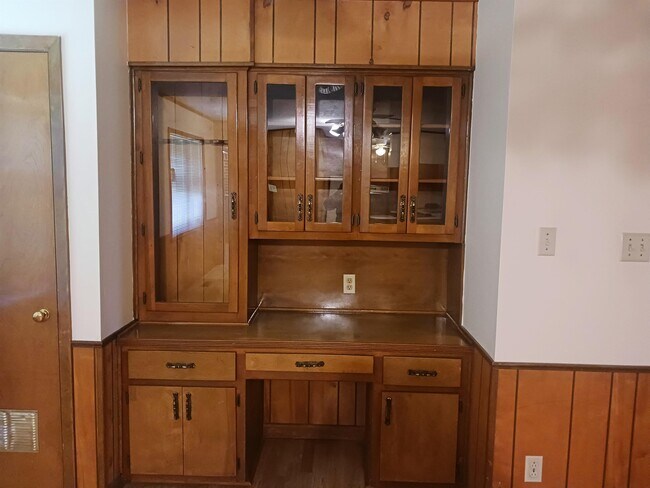 Building Photo - 600 Paw Paw Rd