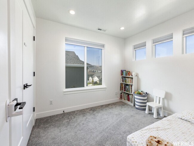 Building Photo - Spacious Open Floor Plan Available Soon!