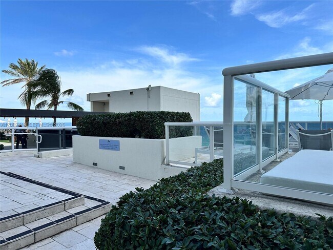 Building Photo - 1830 S Ocean Dr