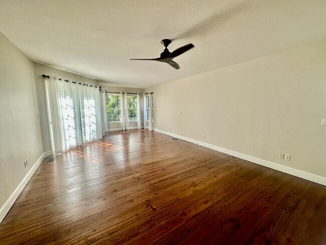 Building Photo - Amazing Four Bedroom Home Located Close to Alljoy Beach with Community Dock Access in Bluffton!