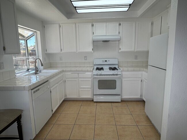 Kitchen - 45408 17th St E