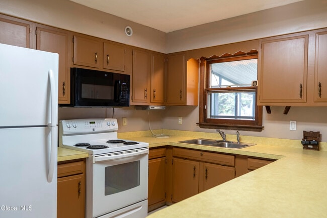 Building Photo - 11 Keyes St