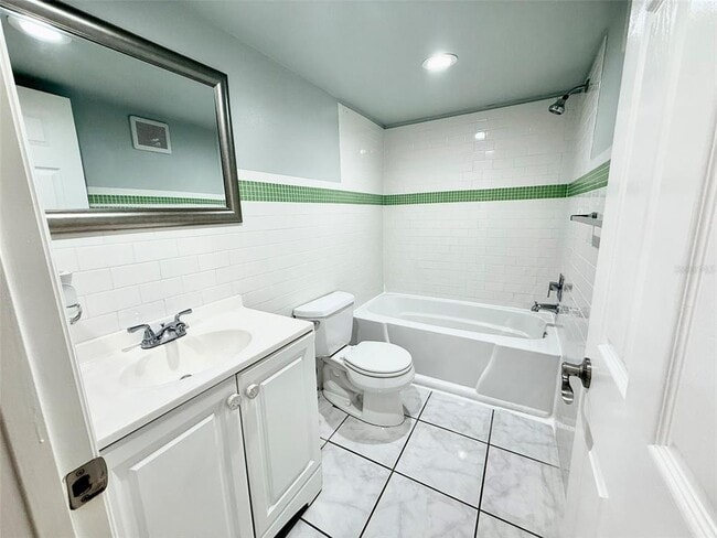 Building Photo - 4500 E Bay Dr