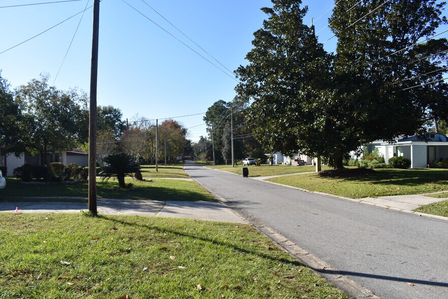 Building Photo - 5222 shirley ave