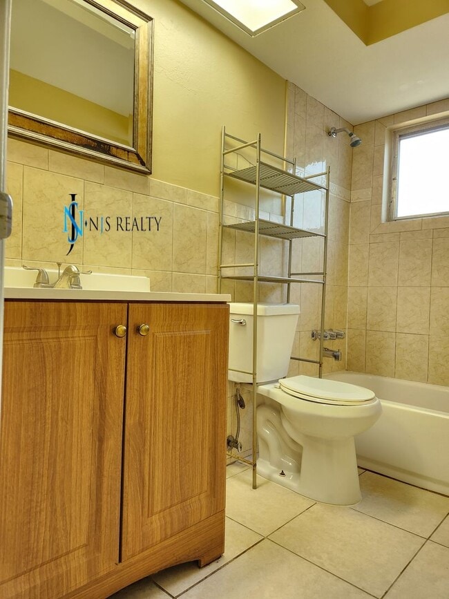 Building Photo - JUST REDUCED!!  Beautiful 2/2/1 1150 Sq. Ft. with BONUS ROOM!!... tile & luxury plank flooring, F...