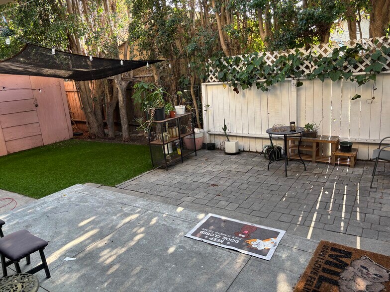 Building Photo - 3641 Kelton Ave