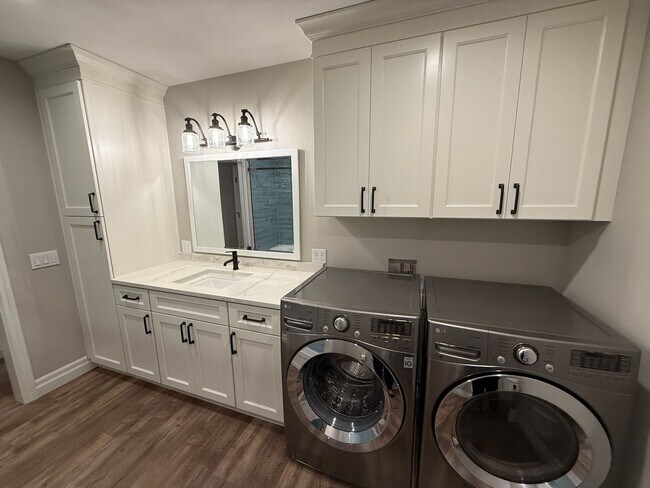 Building Photo - POULSBO - BEAUTIFUL AND BRANDNEW 1 BED 1 BATH