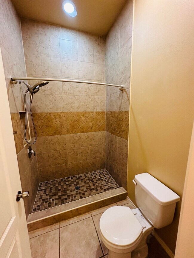 Building Photo - 5812 Montevista Dr