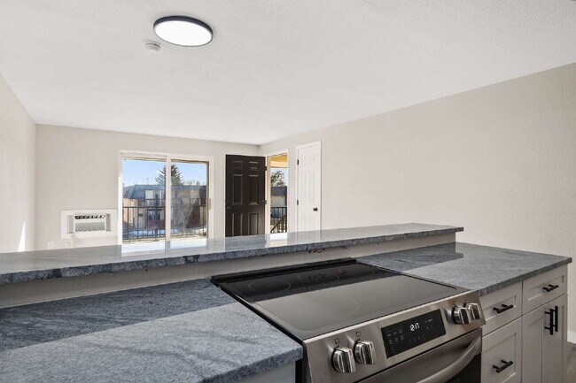 Building Photo - Updated 2 Bedroom Main Level Apartment