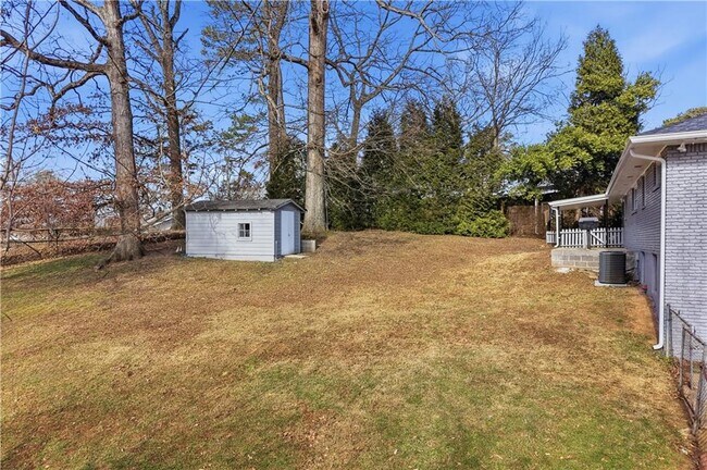 Building Photo - 2467 Elmwood Cir SE