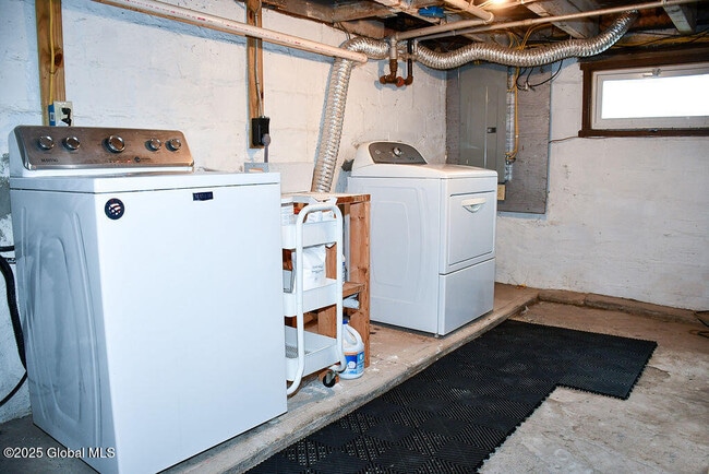 Building Photo - 53 Menand Rd