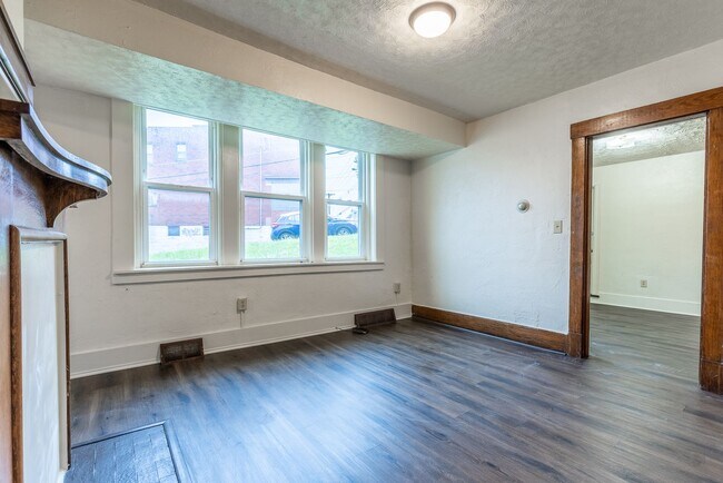 Building Photo - 466 Hays Ave