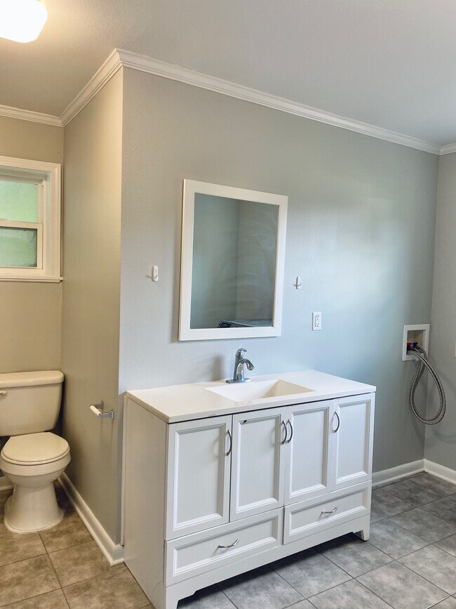 Building Photo - 15135 Montecino Dr