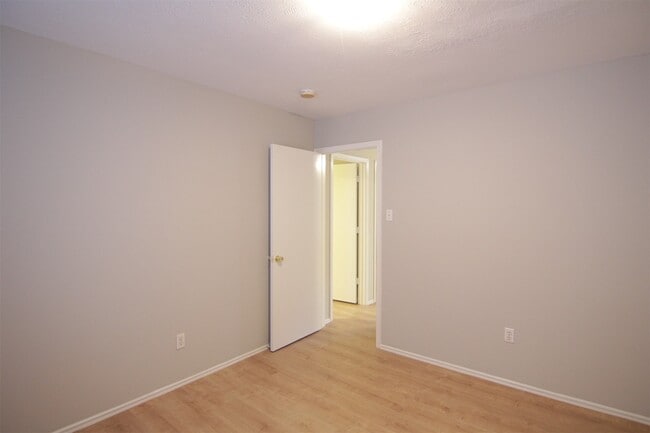 Building Photo - 8230 Golf Green Cir