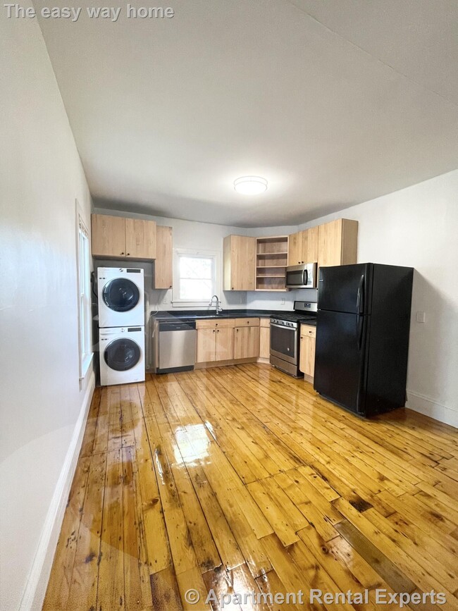 Primary Photo - 105 Summer St