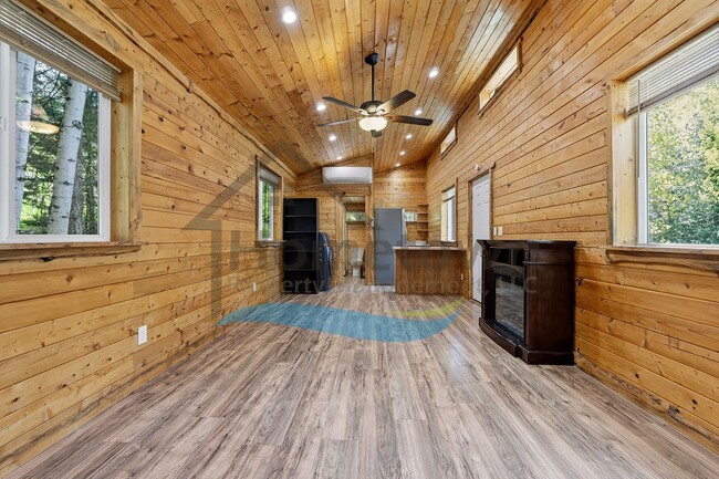 Building Photo - 1 Bedroom 1 Bath Cottage Style Studio Home with Off Street Parking Available in Sagle, Idaho!