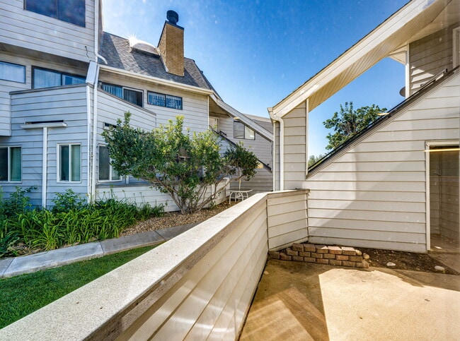 Building Photo - 17004 E Tennessee Dr