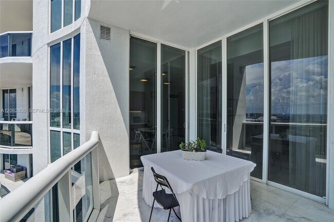 Building Photo - 16001 Collins Ave