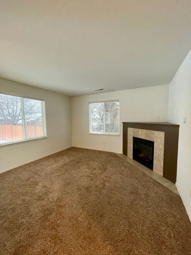 Building Photo - Cozy 3 Bedroom Home in SW Bend!