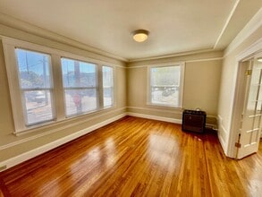 Building Photo - 497 6th Ave
