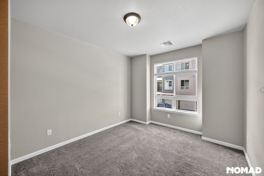 Building Photo - 6153 N Ceylon St