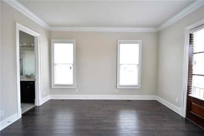 Building Photo - 7200 Grandview Overlook