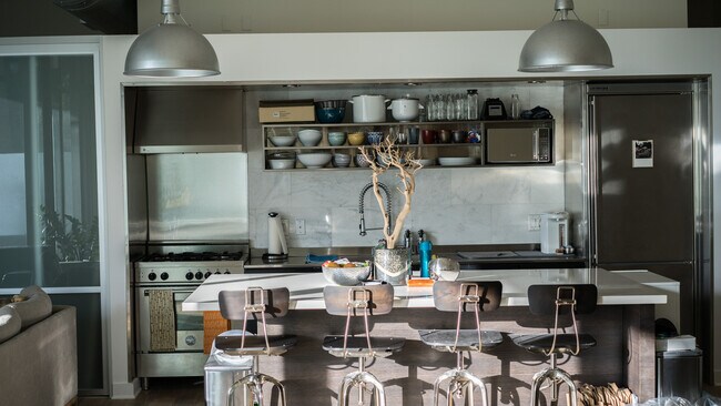 Building Photo - 4080 Glencoe Ave