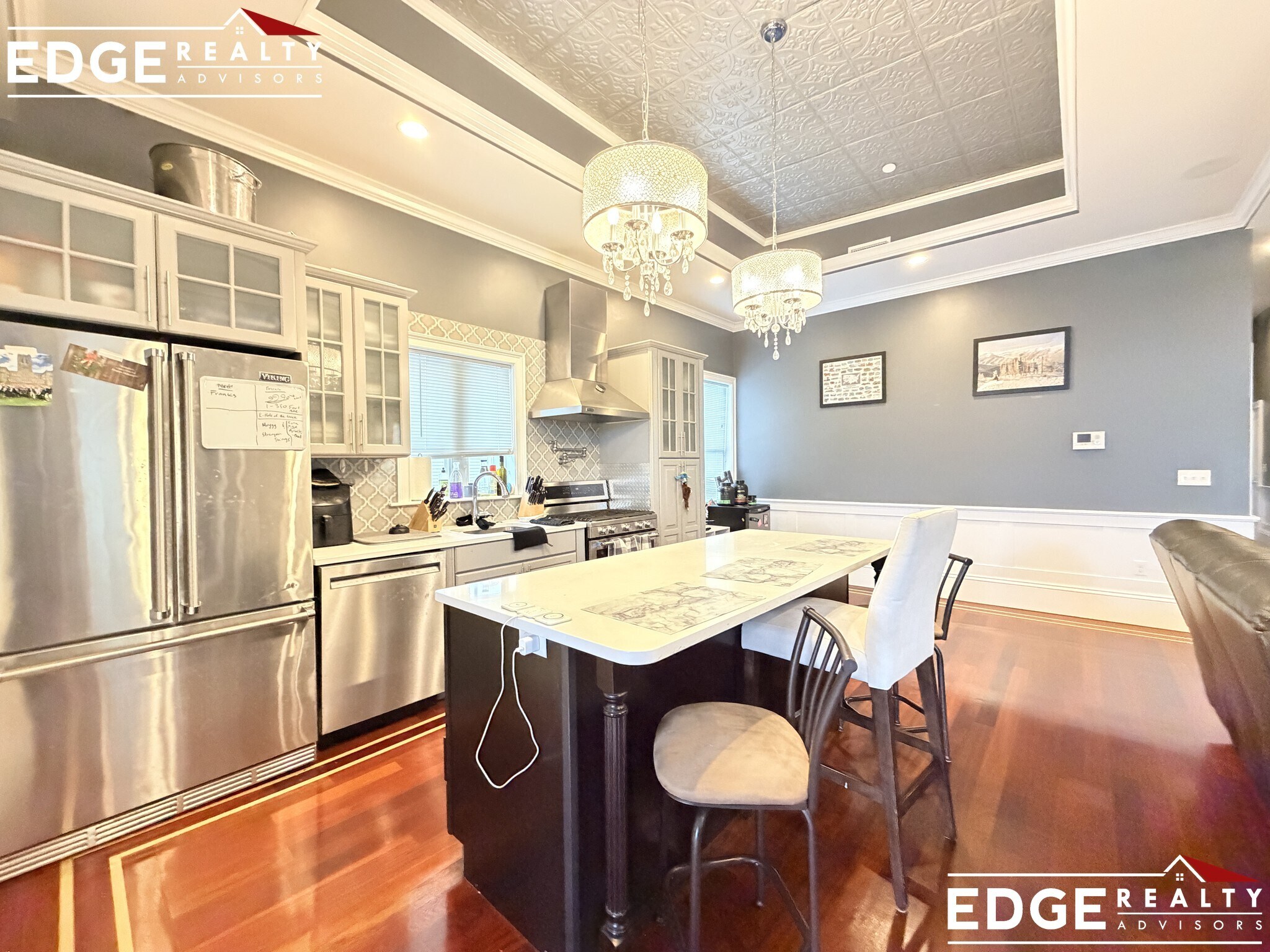 Building Photo - 644 E 3rd St