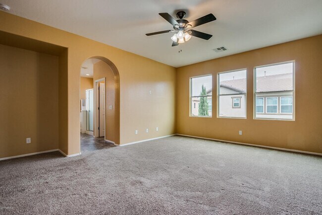 Building Photo - GREAT LOCATION!  Fabulous move-in ready 5 bed /3 bath home in south Tempe