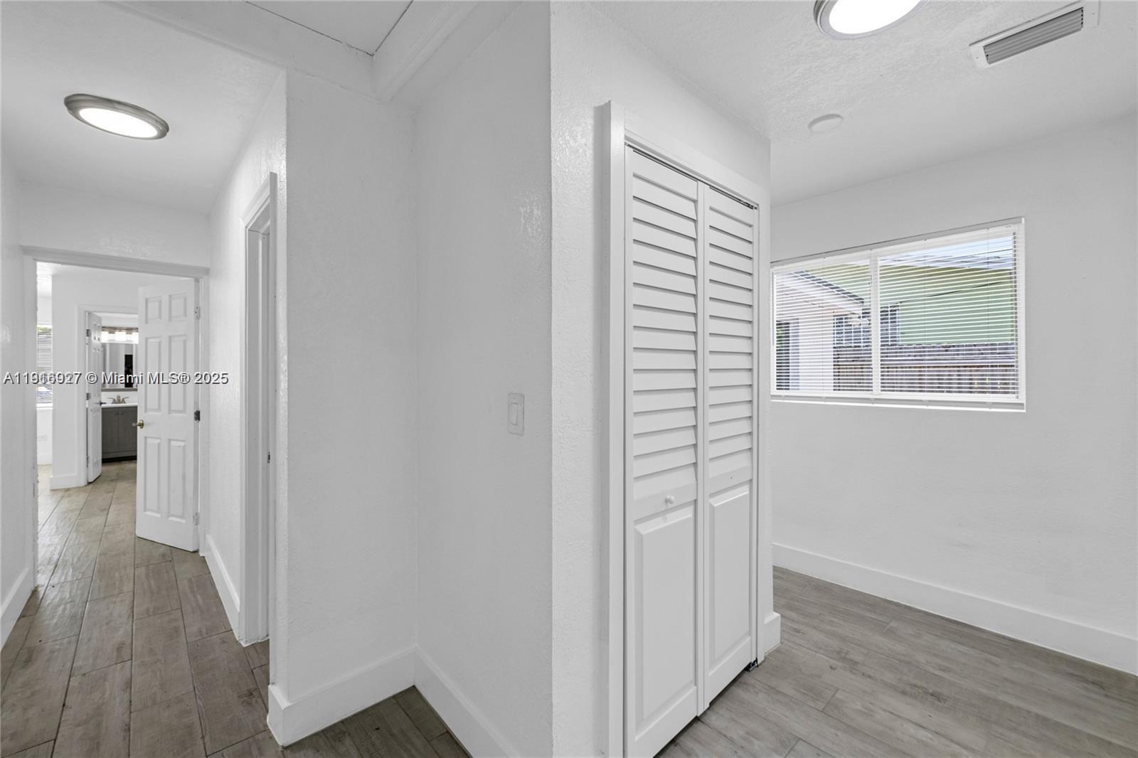 Building Photo - 16200 NE 3rd Ave