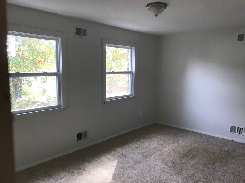 Primary Bedroom - 1001 Jackson Blvd