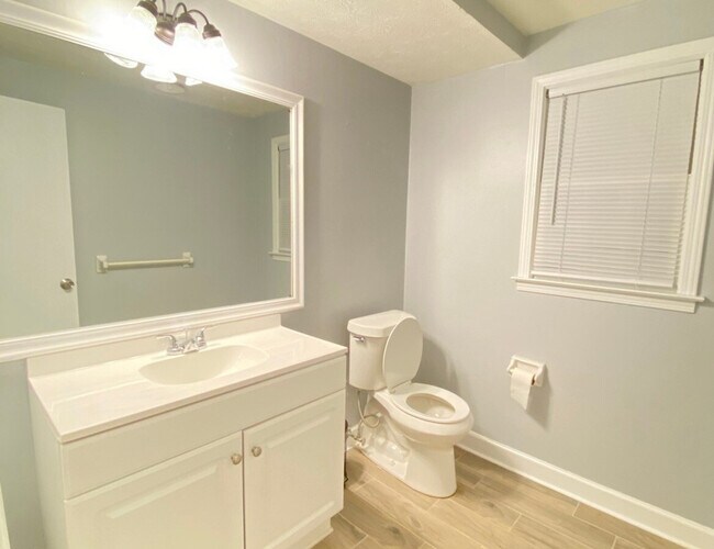 Building Photo - 175 Michael Dr