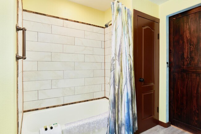 Building Photo - 123 N Wahsatch Ave