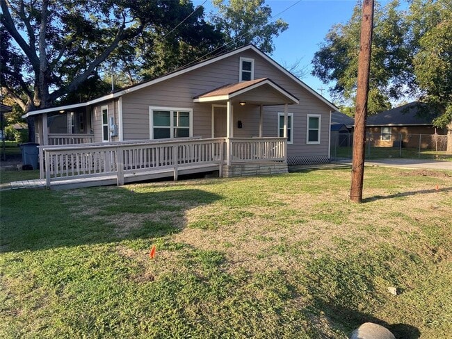 Building Photo - 540 Magnolia St