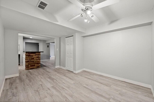 Building Photo - 880 Melody Ln