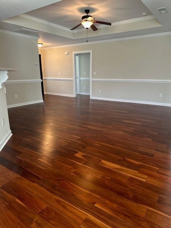Building Photo - 3 Bed/2 Bath Home with Bonus Room & Screen...