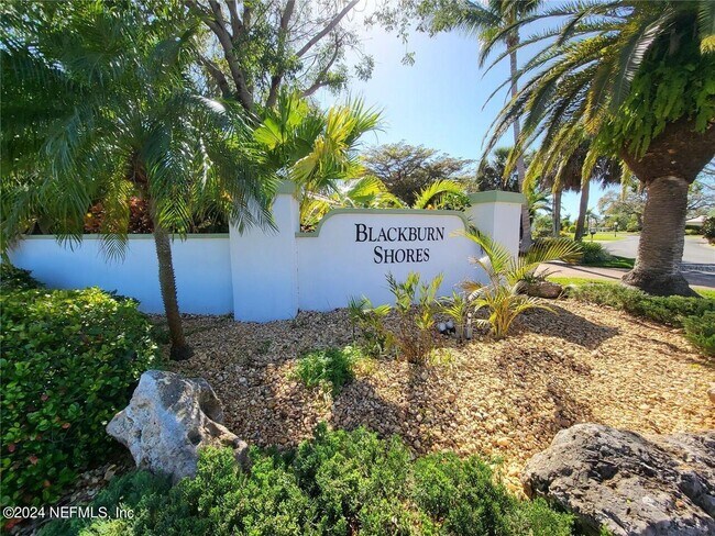 Building Photo - 405 Waterside Ln