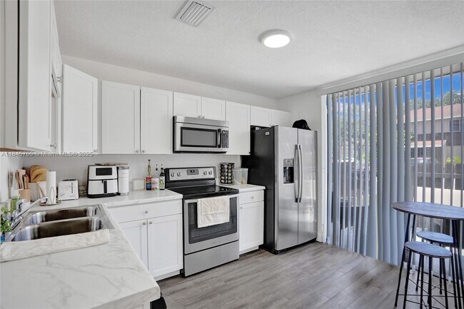 Building Photo - 1359 Sussex Dr