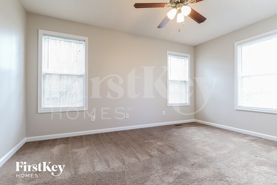 Building Photo - 3240 Hilltop Cir