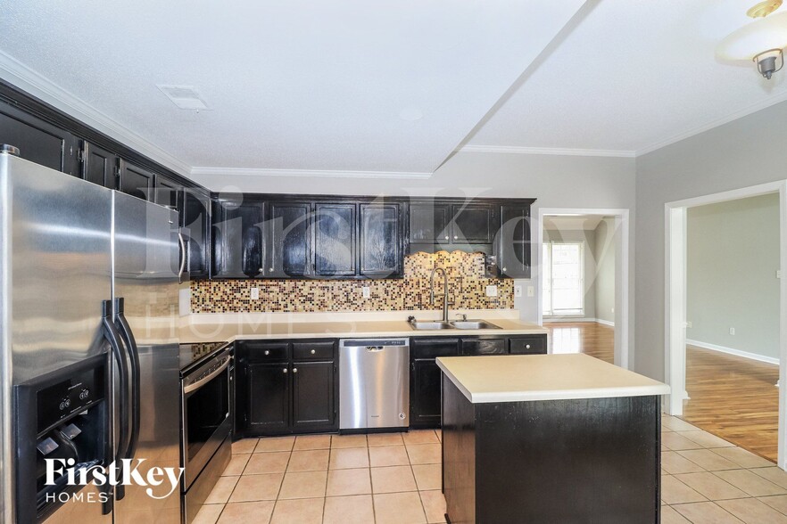 Building Photo - 7598 Dexter Manor Dr