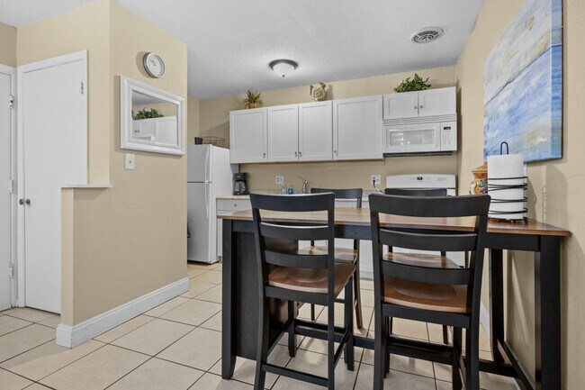 Building Photo - 1700 SW 16th Ct