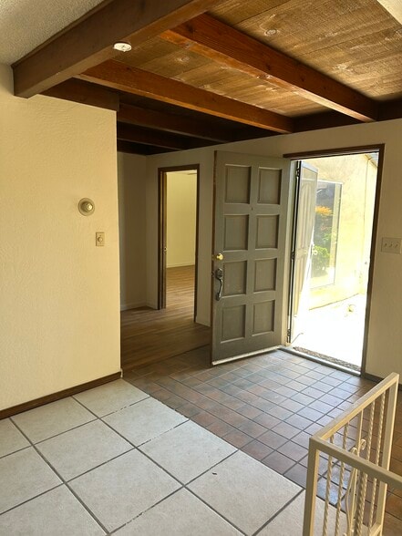 Building Photo - 4755 N San Pablo Ave