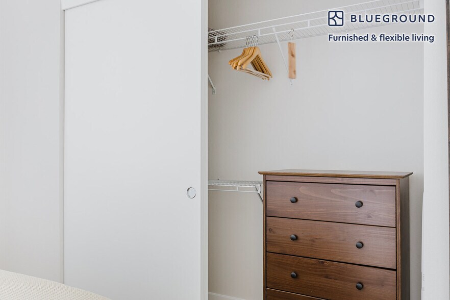 Building Photo - 200 Mesnager St