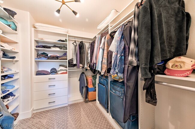 Building Photo - 1041 Chestnut Chase St