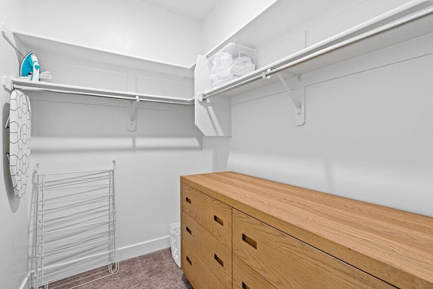 Building Photo - 380 S 400 E