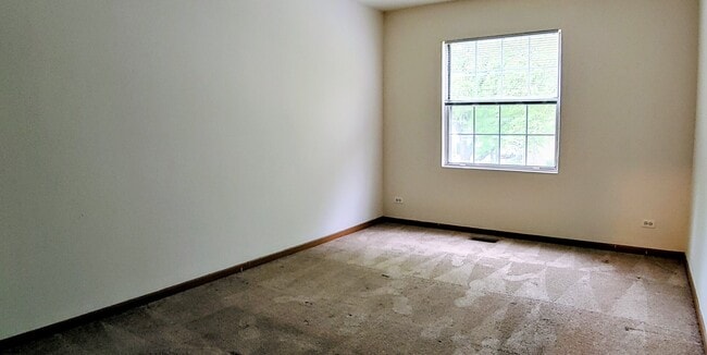 Building Photo - 300 Teak Ln