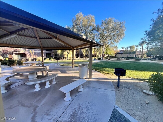 Building Photo - 6868 Sky Pointe Dr